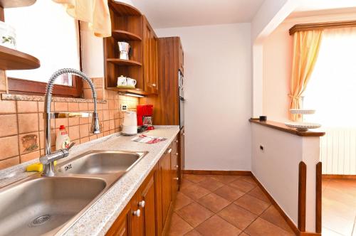 Kuchyň nebo kuchyňský kout v ubytování Apartment Modrusani 1561