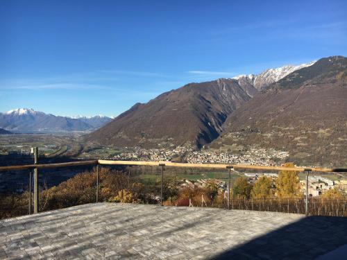 a view of a valley with mountains in the background at Scarpapè in Giubiasco