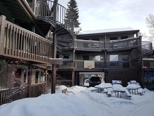 Banff International Hostel зимой
