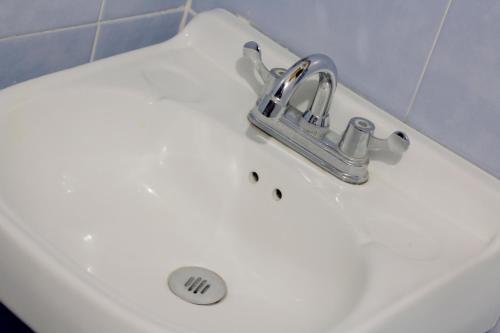 a bathroom sink with a silver faucet on it at Hotel y Cabañas una Cosita de Zacatlán in Zacatlán