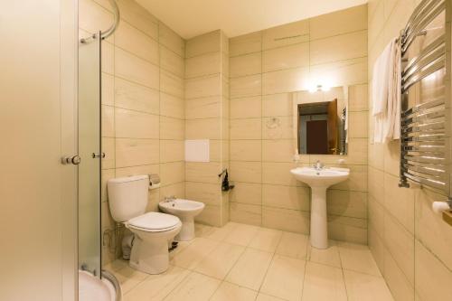  Armenia Hotel -  Room  picture :   Shower    Bath    Safety deposit box                           