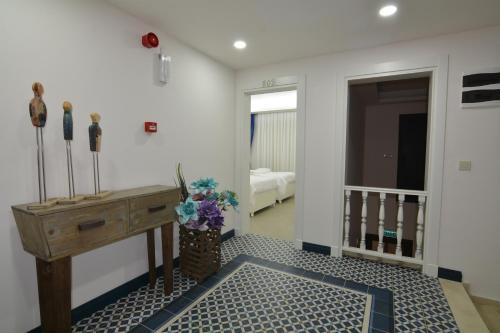 a room with a desk and a room with a bed at Dalyan Risus Suite in Cesme