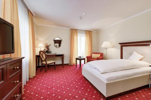 Ένα ή περισσότερα κρεβάτια σε δωμάτιο στο Kurhotel Zink e. K.
