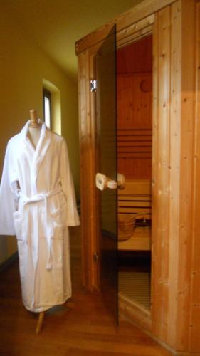 a robe hanging on a door in a room at Ristolocanda Grani Di Pepe in Flaibano