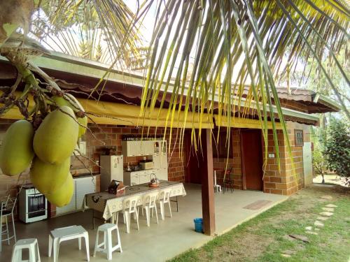 Bangunan di mana terletaknya rumah tamu ini