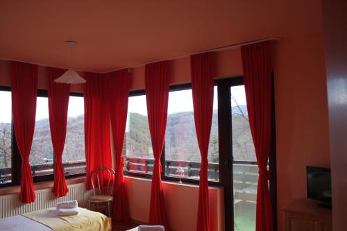 Φωτογραφία από το άλμπουμ του Guest House Daskalov σε Chervena Lokva