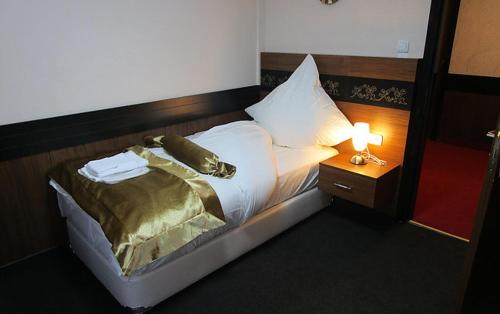 Katil atau katil-katil dalam bilik di Hotel im Anker