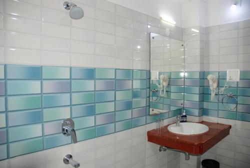 Ванная комната в The Bodhgaya Hotel School