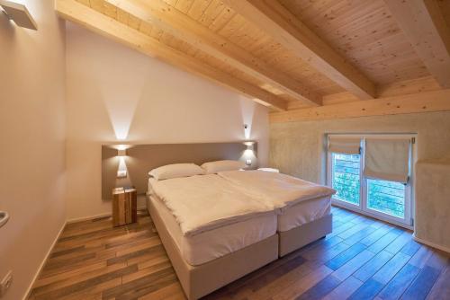 Ένα ή περισσότερα κρεβάτια σε δωμάτιο στο Albola Suite Holiday Apartments