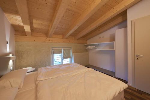 Ένα ή περισσότερα κρεβάτια σε δωμάτιο στο Albola Suite Holiday Apartments