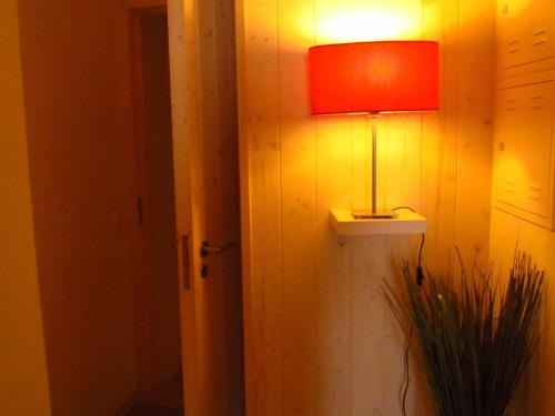 a lamp sitting on a wall next to a plant at Casa da Rua Nova in Castelo de Vide