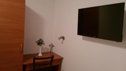 a flat screen tv hanging on a wall at Sobe BCRNJAC in Međugorje