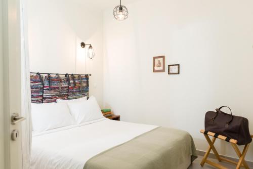1930's Athenian House by YHA