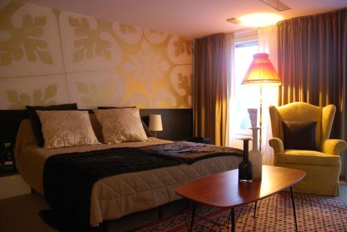 a bedroom with a bed and a chair and a table at Avogaria 5 Rooms in Venice