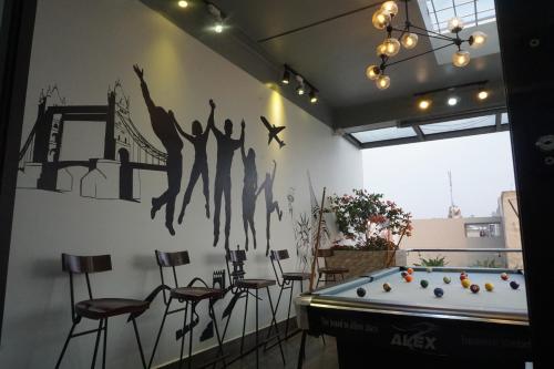 Meja biliard di Homestay Villa Full House