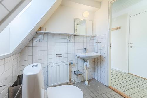 Kupaonica u objektu Mötesplats Borstahusen