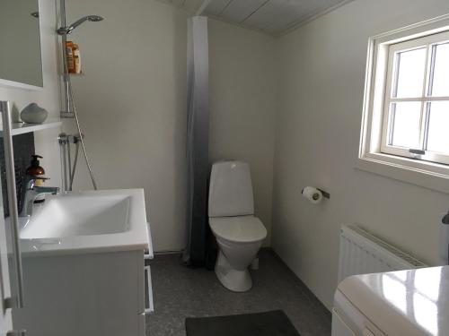 Et badeværelse på Tråvad Nybo Lilla huset