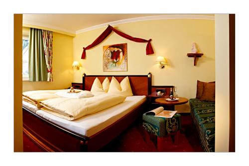 Uma cama ou camas num quarto em Hotel Kristall - Adults Only