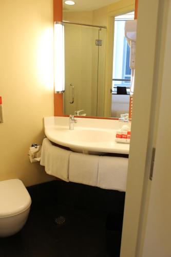 Ένα μπάνιο στο Ibis Singapore Novena