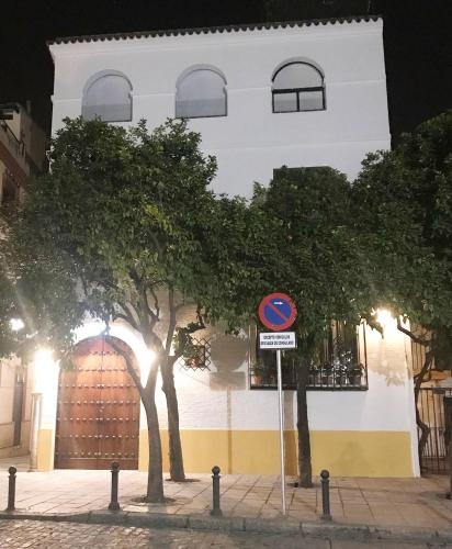 a street sign in front of a building at night at Rey Don Pedro Luxury Home in Seville