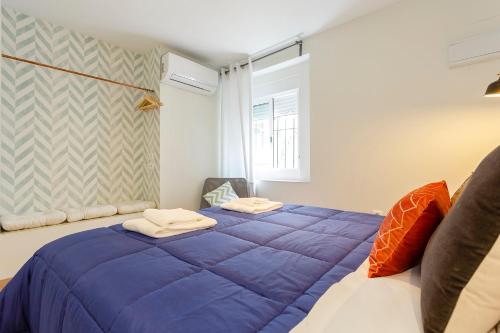 A bed or beds in a room at La Herencia del REGIDOR by Cadiz4Rentals