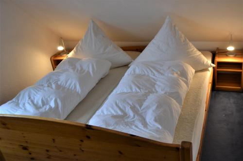 Haus Schimmelreiter tesisinde bir odada yatak veya yataklar