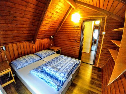 Postel nebo postele na pokoji v ubytování Chata ZEBRA