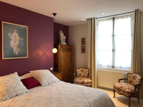 a bedroom with a large bed and a window at Villa Mary in Amboise
