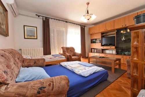 Apartments Josip 74