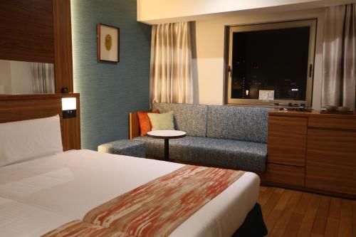 Katil atau katil-katil dalam bilik di Hotel JAL City Naha