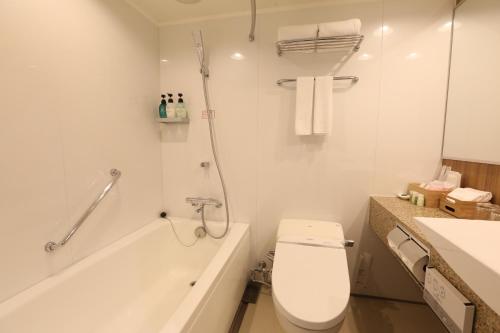 Bilik mandi di Hotel JAL City Naha
