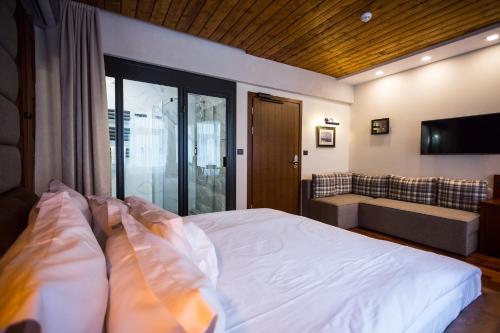 Ένα ή περισσότερα κρεβάτια σε δωμάτιο στο Apartamenty Chleb i Wino
