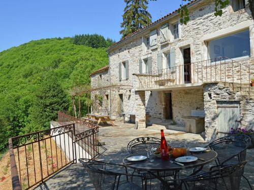 Gallery image of Luxury country house with heated private pool in Courniou