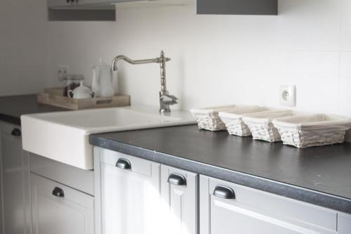 a kitchen with white cabinets and a counter top at Agroturystyka Święty Spokój in Wünschelburg