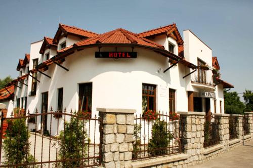 a large white building with a hotel sign on it at KUŹNIA SMAKU in Krosno Odrzańskie