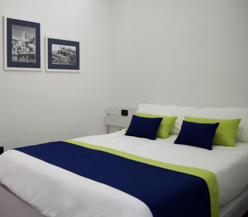 Ein Bett oder Betten in einem Zimmer der Unterkunft Scugnizzo Apartment