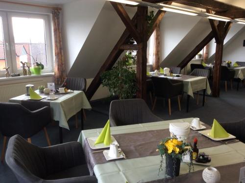 A restaurant or other place to eat at Hotel am Maibaum