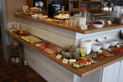 Comida en o cerca de este hotel