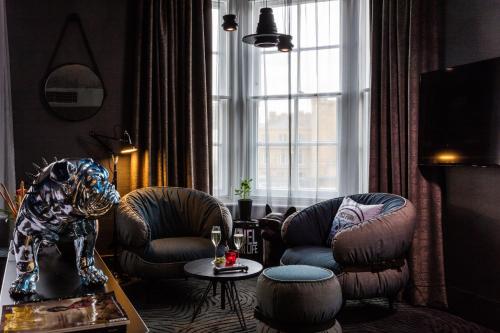 Diesel Corner Suites