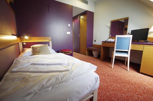 Кровать или кровати в номере Szent Gellért Hotel