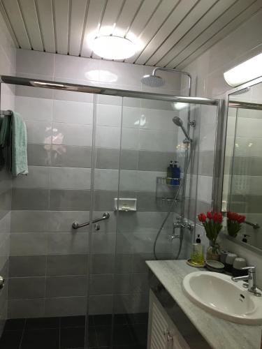 Bilik mandi di Beach Holiday