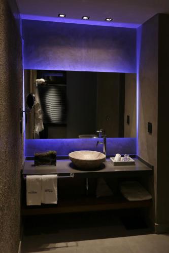 a bathroom with a sink with a blue light at Casa Petrini in Tupungato