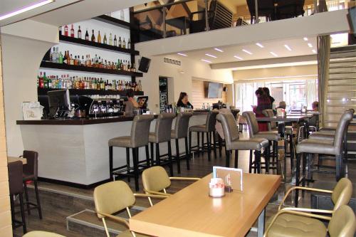a restaurant with a bar and people sitting at tables at Il Mondo Residence in Stavros