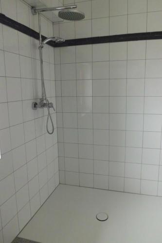 a bathroom with a shower with white tiles at Appartement St. Peter a Wimberg in Neufelden