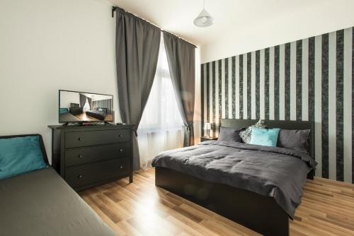 Tempat tidur dalam kamar di Neklanova Apartments