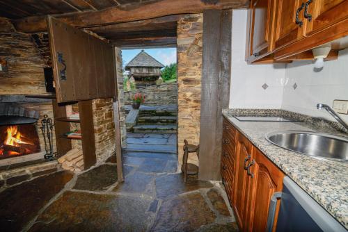 Dapur atau dapur kecil di Apartamentos Rurales Casa Riveras