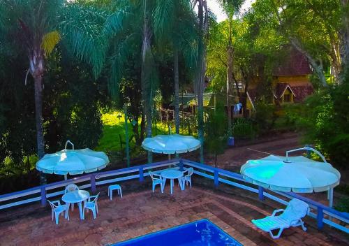 Uma vista da piscina em Mirágua Refugios Pousada ou nos arredores