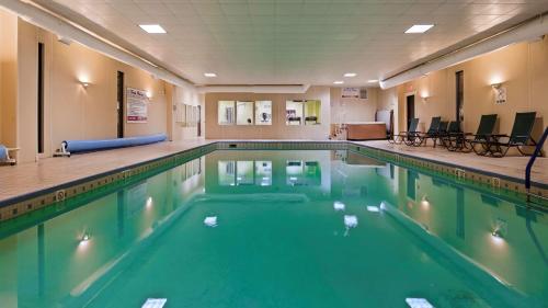 
a large swimming pool in a hotel room at Best Western Plus Waterville Grand Hotel in Waterville
