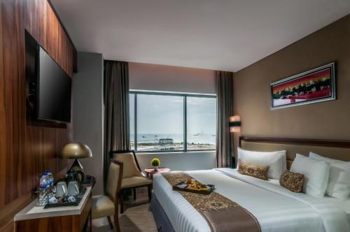 Ένα ή περισσότερα κρεβάτια σε δωμάτιο στο Arthama Hotels Makassar