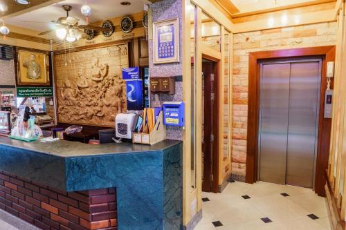a bar in a restaurant with a blue counter at โรงแรมศิริโฮเต็ล Sirihotel Korat in Nakhon Ratchasima